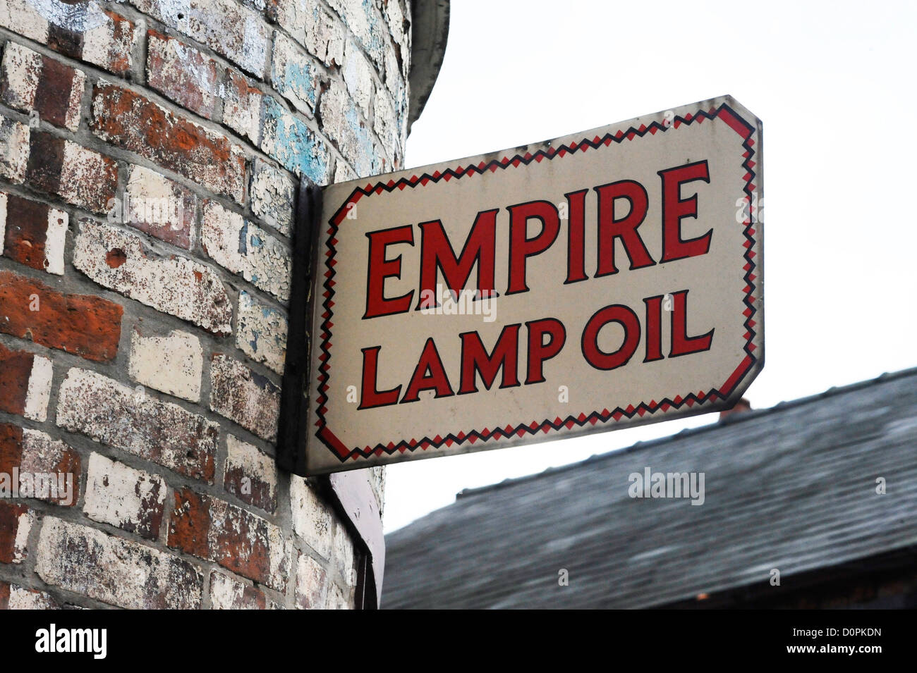 Eine alte Reich Lampenöl Schild an das Black Country Living Museum. Stockfoto