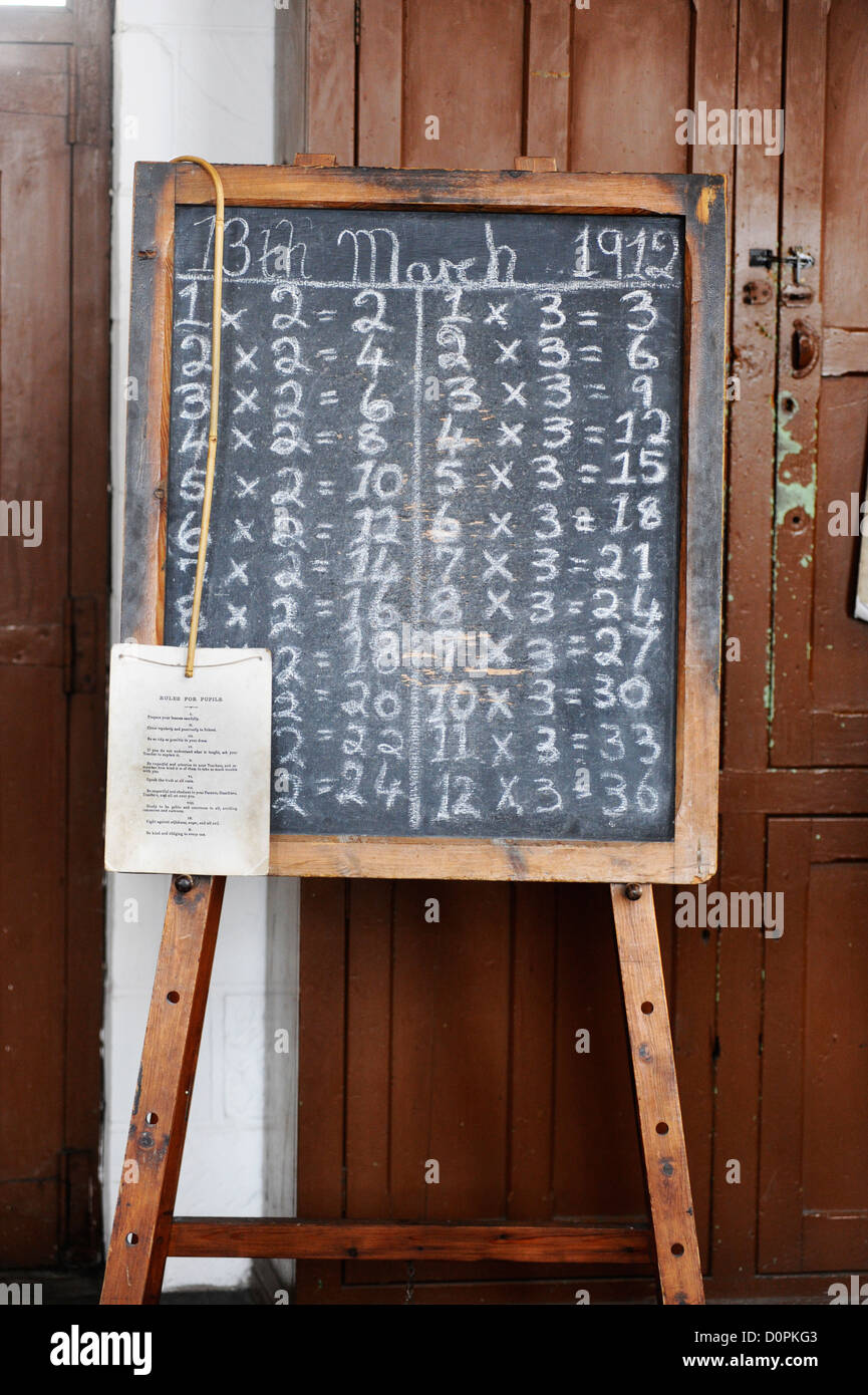 Alte Schultafel Im Black Country Living Museum Stockfoto Bild