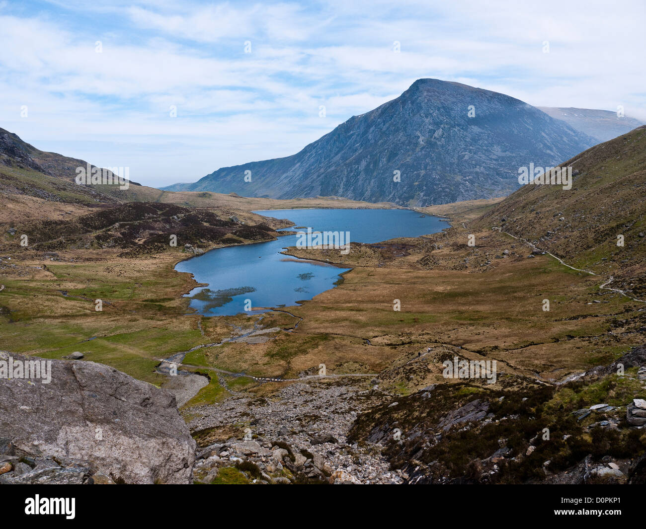 Blick über Llyn Idwal in Richtung Stift yr OLE-Wen. Snowdonia-Wales Stockfoto