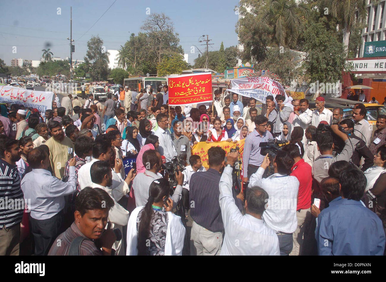 Karachi University Students Stockfotos Und Bilder Kaufen Alamy
