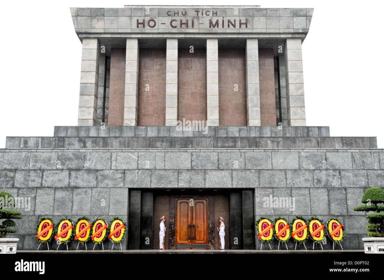 HANOI, Vietnam - ein großes Denkmal in der Innenstadt von Hanoi von Ba Dinh Square, das Ho Chi Minh Mausoleum umgeben die Häuser der einbalsamierte Körper des ehemaligen vietnamesischen Leader und Gründungspräsident Ho Chi Minh. Stockfoto