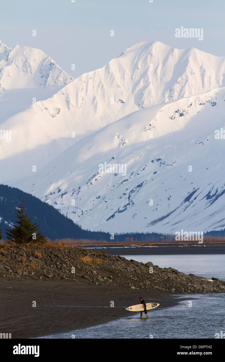 Surfen Sie eine Bohrung Flut am Turnagain Arm, Chugach National Forest, Alaska. Stockfoto