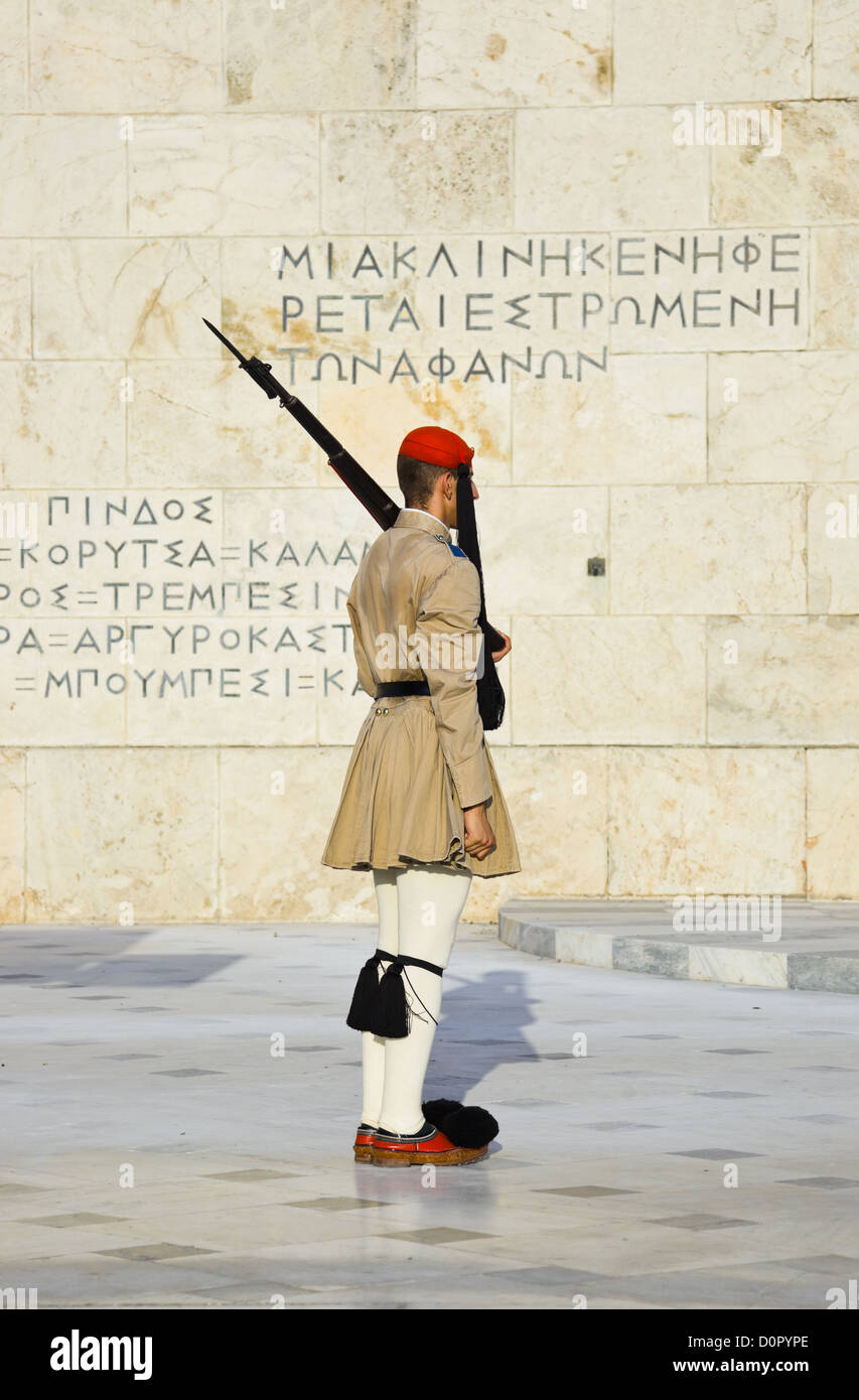 Wechselnde Wachen in der Nähe von Parlament in Athen Stockfoto