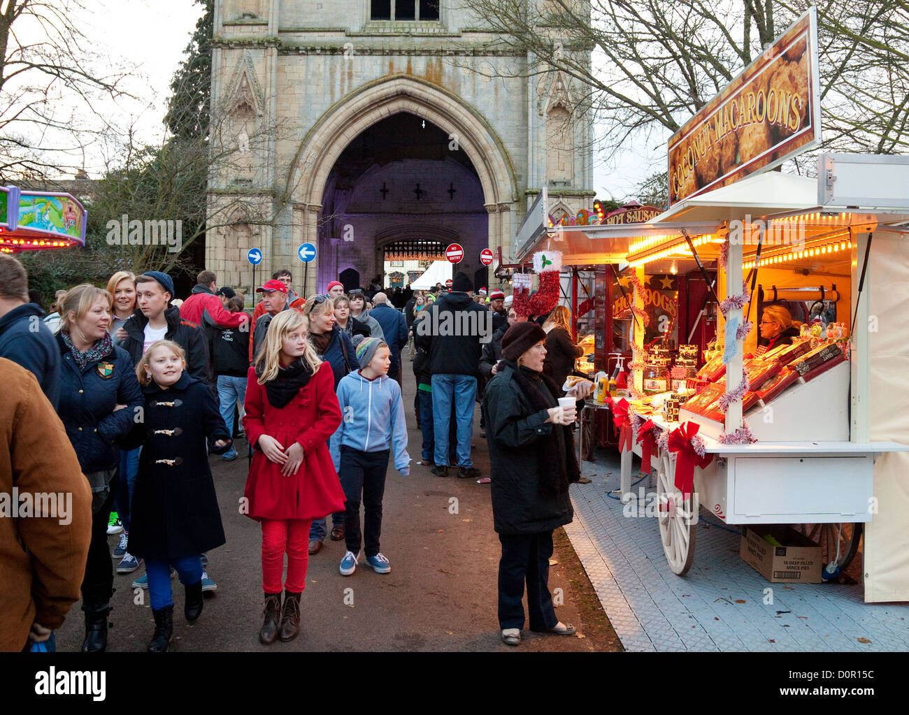 Weihnachts-Markt-Szene, Bury St Edmunds Suffolk England UK Stockfoto