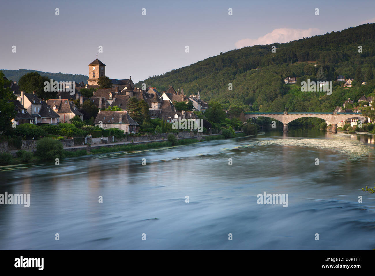der Dordogne bei Argentat, Corrèze, Limousin, Frankreich Stockfoto