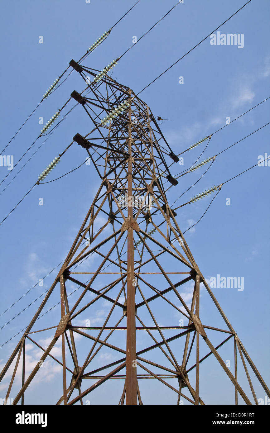 Eine Übertragung Strommast, Blick von unten Stockfoto