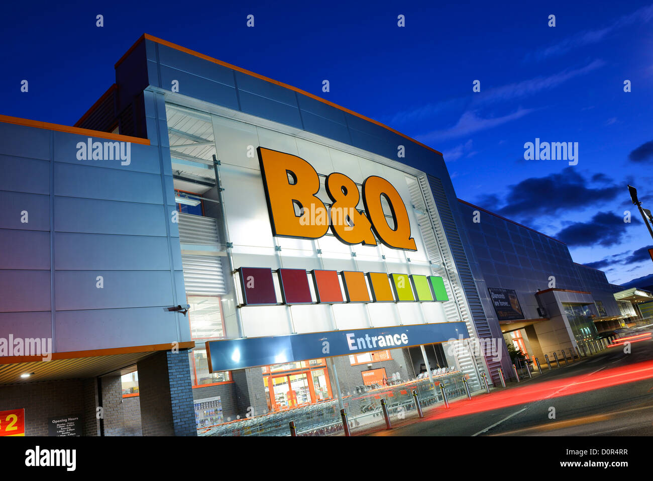B & Q Lager Ortseingangsschild Stockfoto