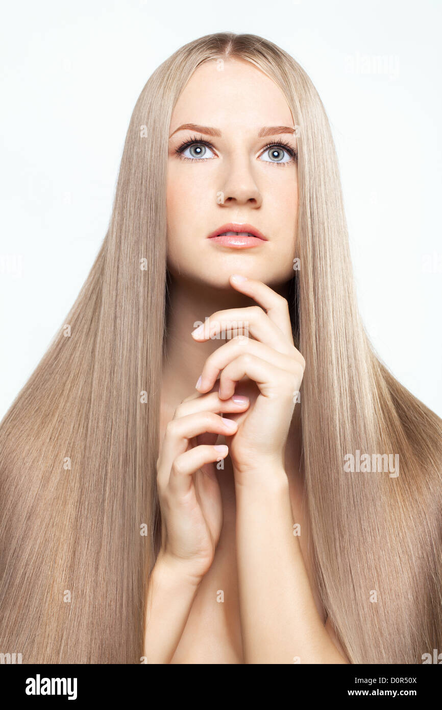 Porträt der jungen Frau mit langen Haaren Stockfoto