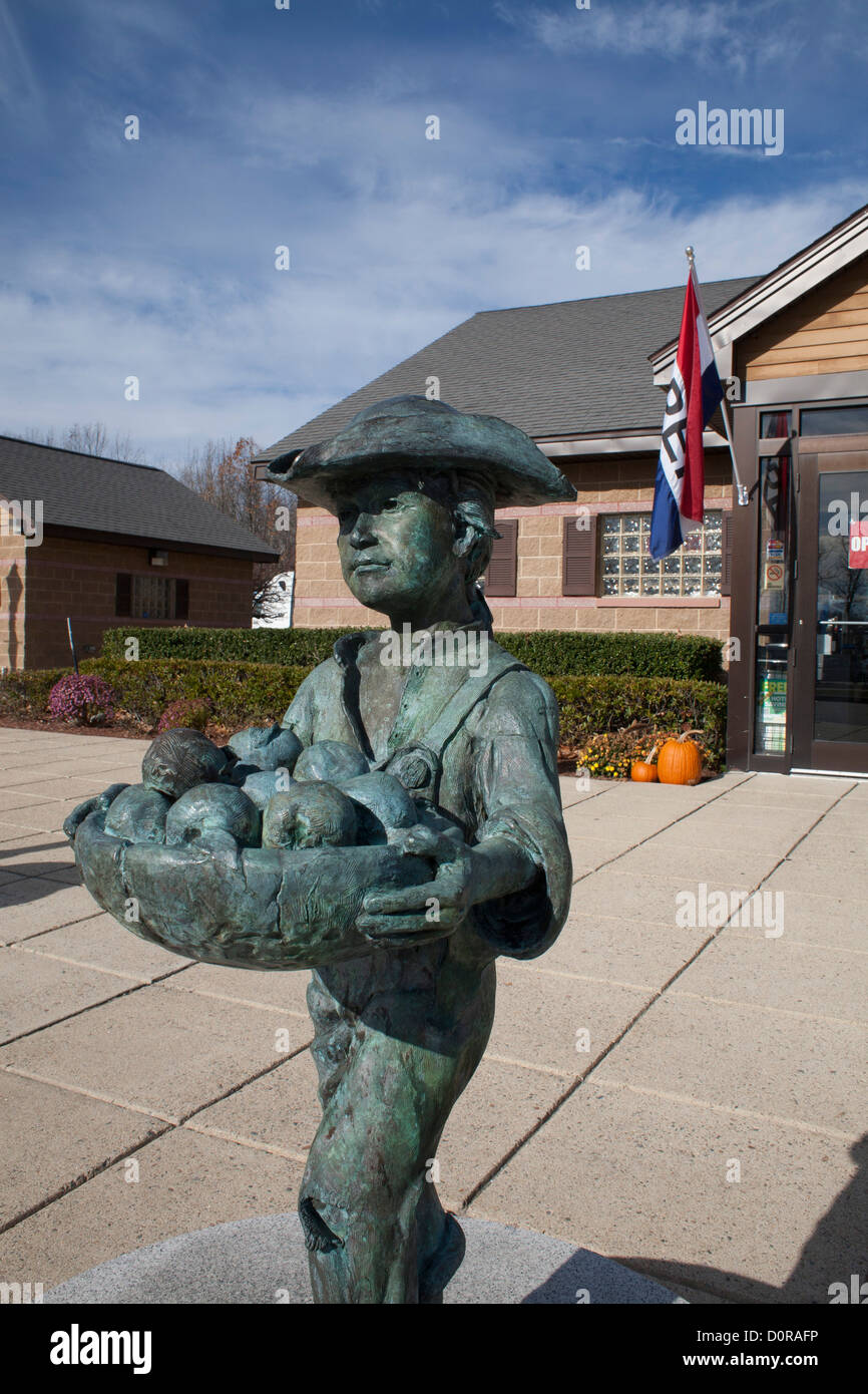 Eine Statue von Johnny Appleseed empfängt die Besucher in die