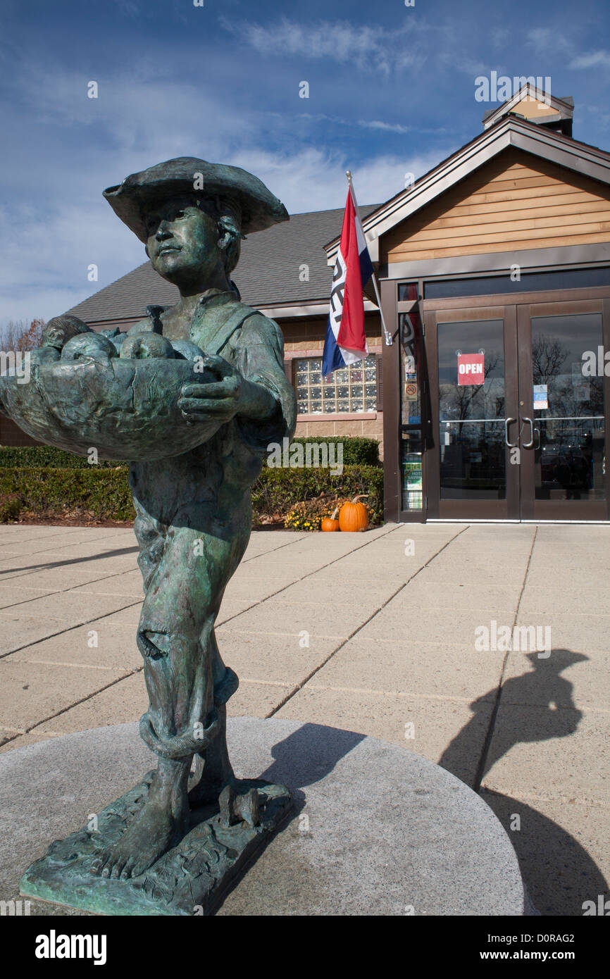Eine Statue von Johnny Appleseed empfängt die Besucher in die