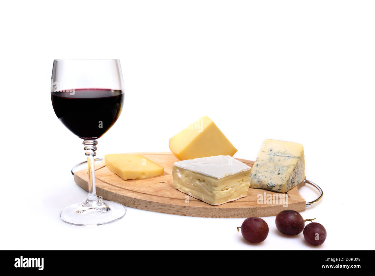 Glas Rotwein und Käse Stockfoto