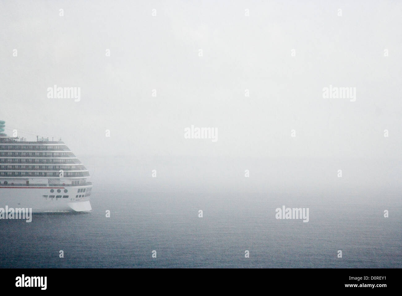 Abenteuer achtern wieder Back-End Rückseite Boot Wolken trüben textfreiraum Kreuzfahrt Kreuzfahrtschiff horizontale Eleganz elegante Nebel Stockfoto