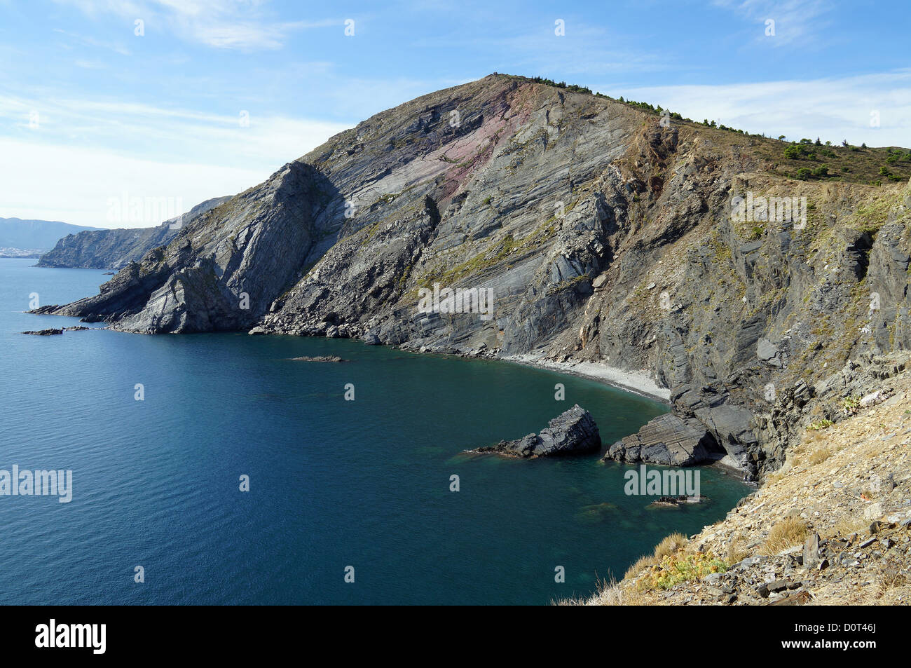 Coastal Cliff an der Grenze zwischen Spanien und Frankreich, Mittelmeer, Cap Cerbere, Katalonien Stockfoto