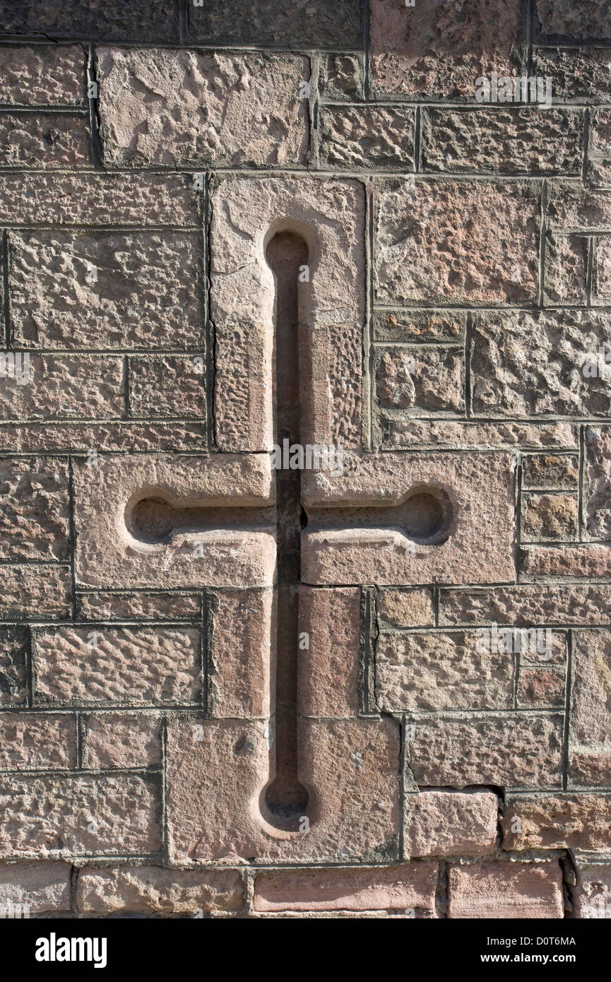 Eine Granit Kreuz Fenster in der Wand des Inverness Town House, einem historischen öffentlichen Gebäude im Zentrum von Inverness eingebaut, Stockfoto