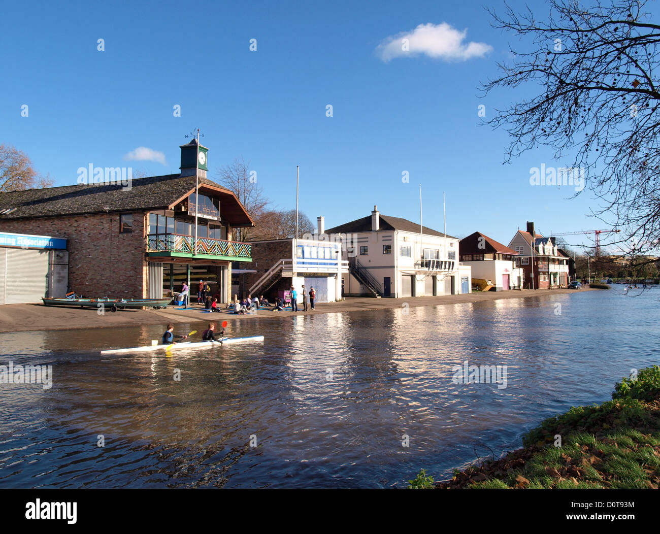 Rudern Vereine Bootshäuser entlang des Flusses Cam, Cambridge, UK Stockfoto Rudern Vereine Bootshäuser entlang des Flusses Cam, Cambridge, UK Stockfoto