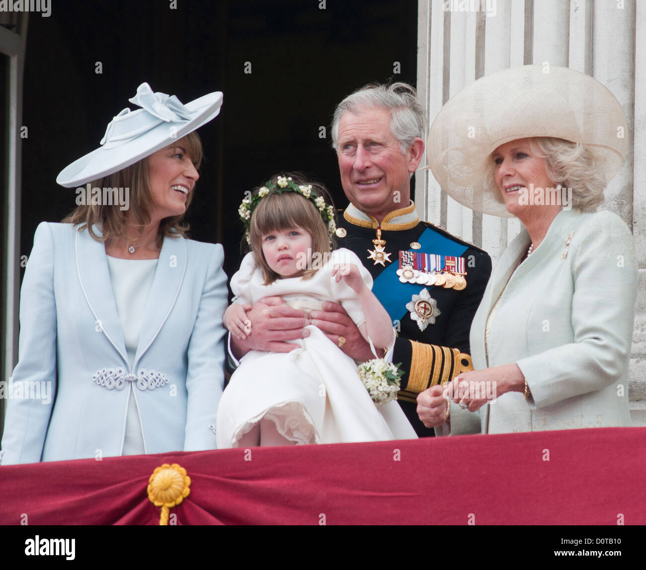 Mitglieder der königlichen Familie feiern die Hochzeit von Prinz William, Kate Middleton auf dem Balkon des Buckingham Palace. Stockfoto