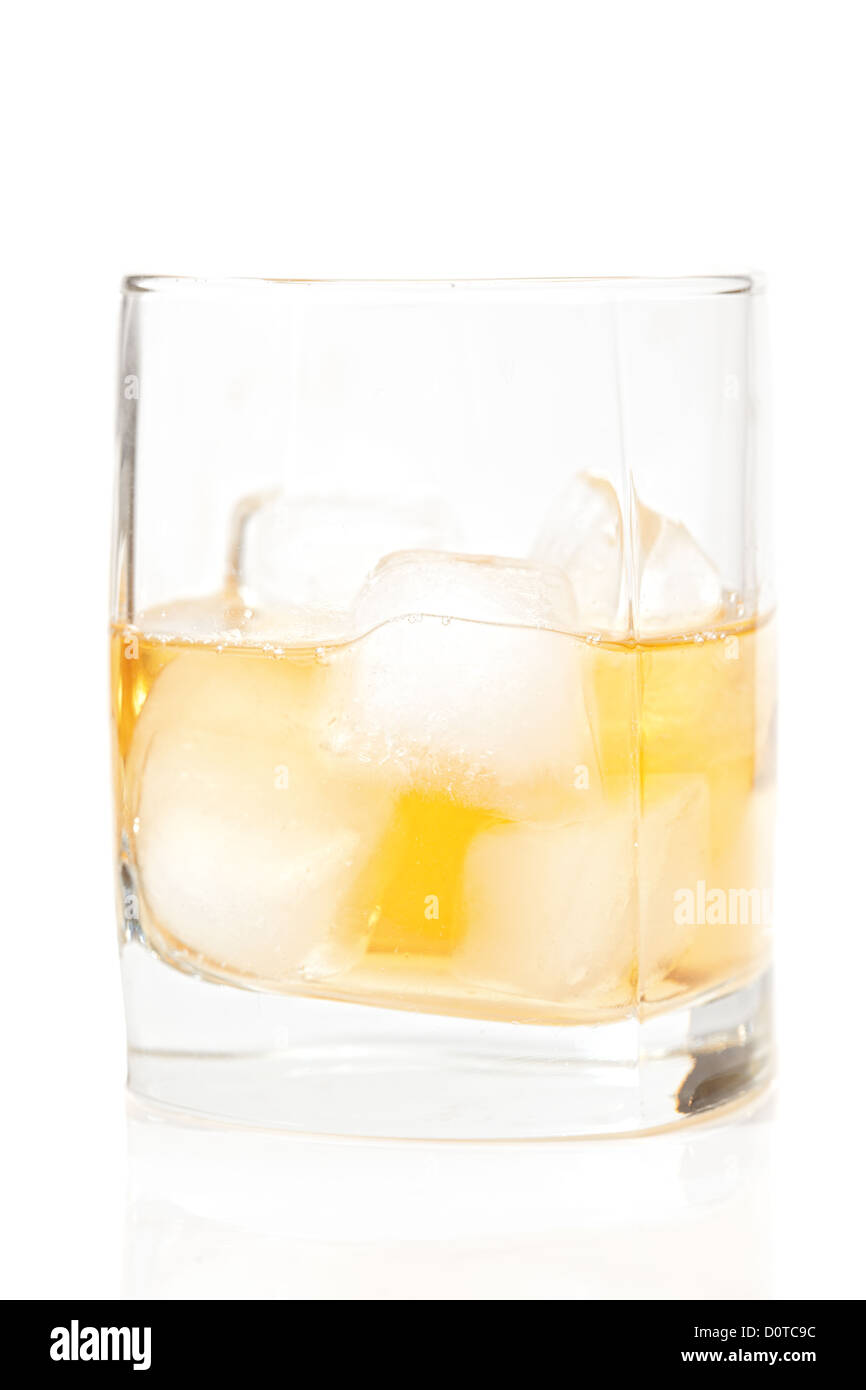 Whisky soda Ausgeschnittene Stockfotos und -bilder - Alamy