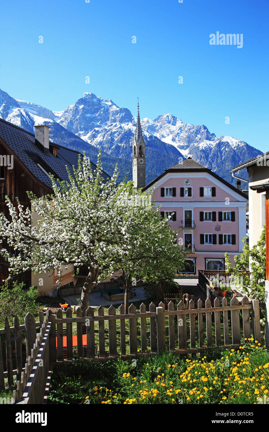 Reisen, Geographie, Europa, Schweiz, Graubünden, Graubünden, Engadin, Unterengadin, gesendet, Alpen, Berg, Kirche, Dorf, Tra Stockfoto