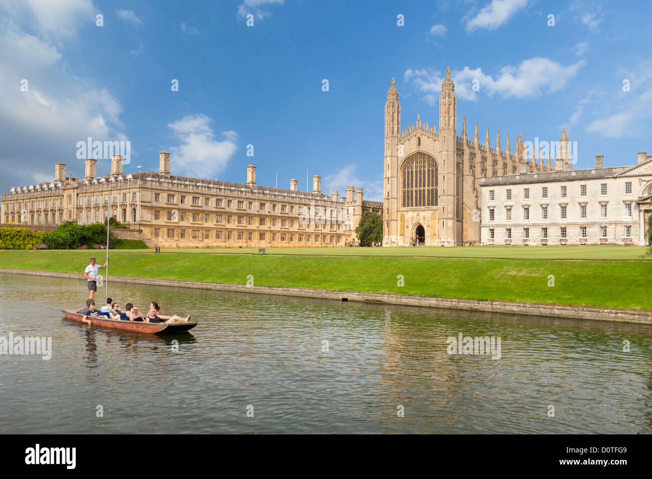 Flache auf dem Fluss Cam am Kings College in Cambridge, England Stockfoto