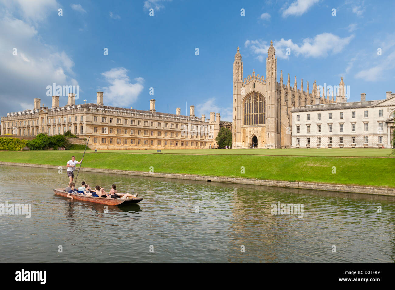 Flache auf dem Fluss Cam am Kings College in Cambridge, England Stockfoto