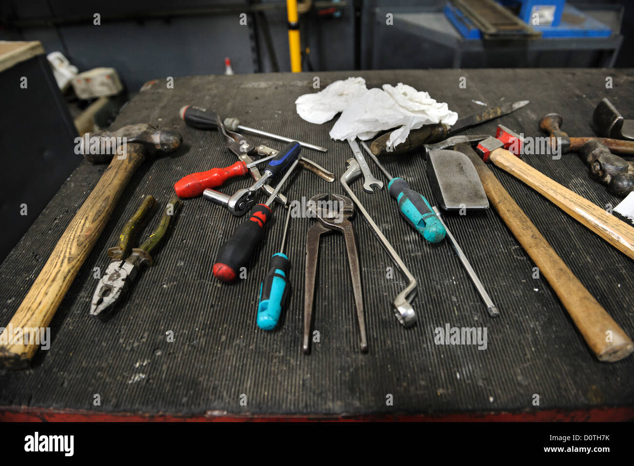 Werkzeuge auf Tisch Stockfoto
