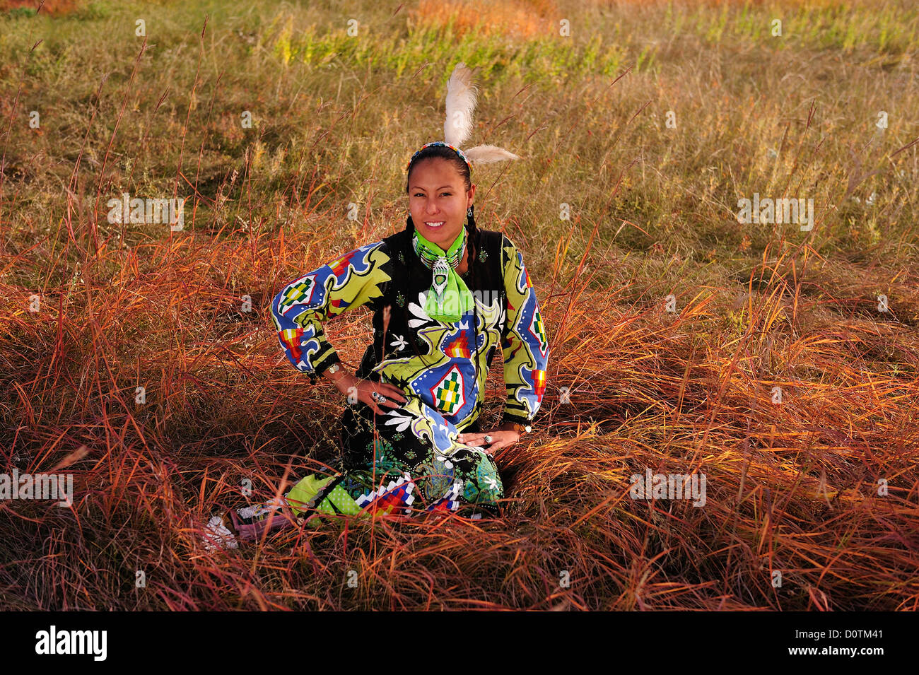 Jasmin Pickner Oglala Lakota, Sioux, Rapid City, South Dakota, native Indian, Indian, Kostüm, Federn, Modell veröffentlicht, Stockfoto
