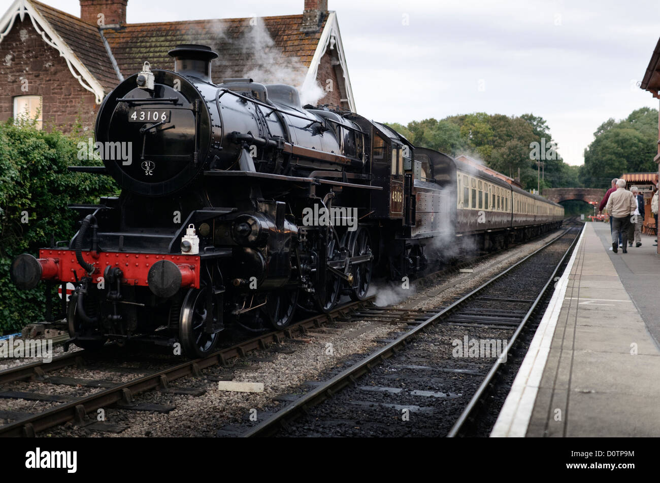 Ivatt Klasse 4 Nummer 43106 Dampflokomotive gesehen auf der West Somerset Railway Stockfoto