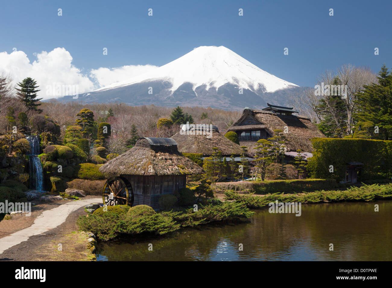 Japan, Asien, Urlaub, Reisen, Oshino, traditionelle Architektur, Fuji, Mount Fuji, Fujiyama, Berg, Schnee, Frühling, Vulkan, Gar Stockfoto
