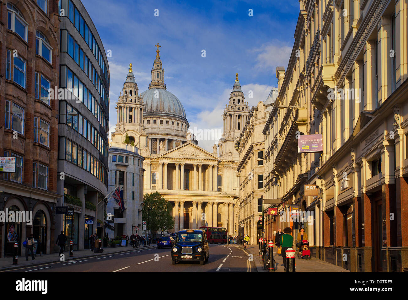 UK, Großbritannien, Europa, Reisen, Urlaub, England, London, City, St. Paul, Kathedrale, Straße, Gebäude-Taxi Stockfoto