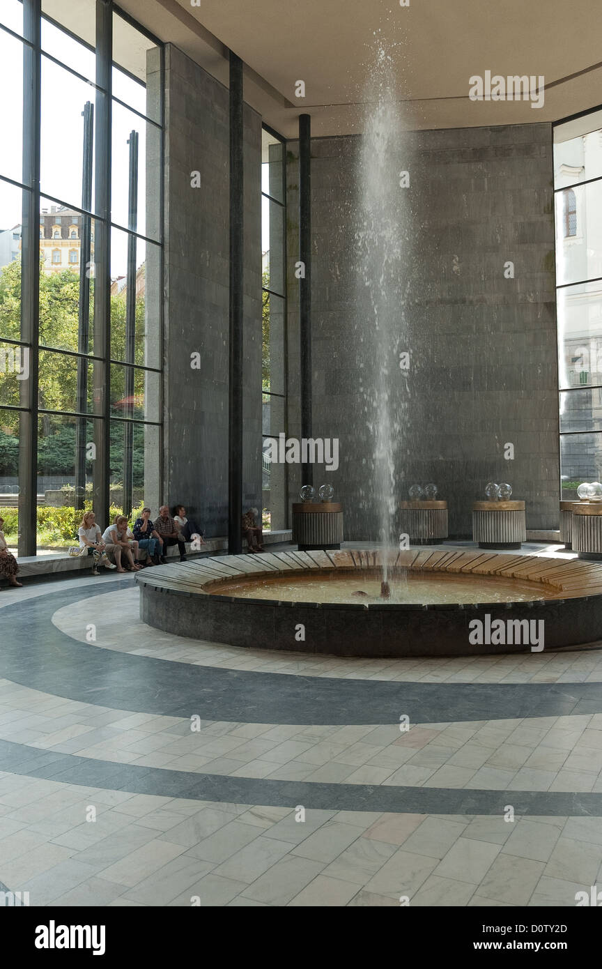 Elk188-2270v Tschechien, Karlsbad, Sprudelkolonnade, Pramen Vridlo Frühling Stockfoto