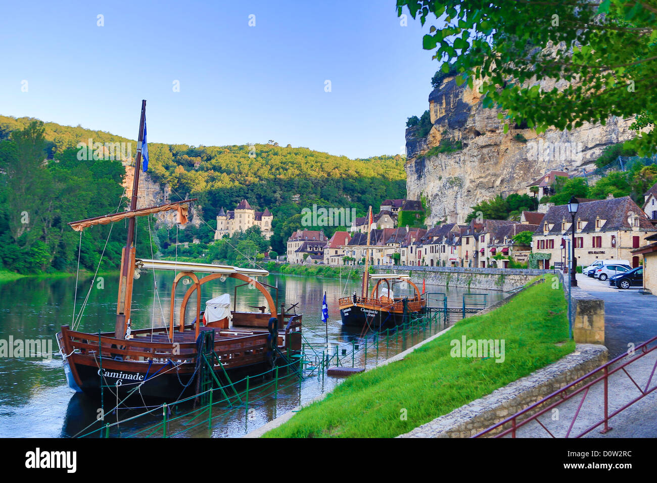 Frankreich, Europa, Reisen, Dordogne, La Roque-Gageac, Fluss, Architektur, mittelalterlich, Reflexion, traditionelle, Tal, Dorf, Boot Stockfoto