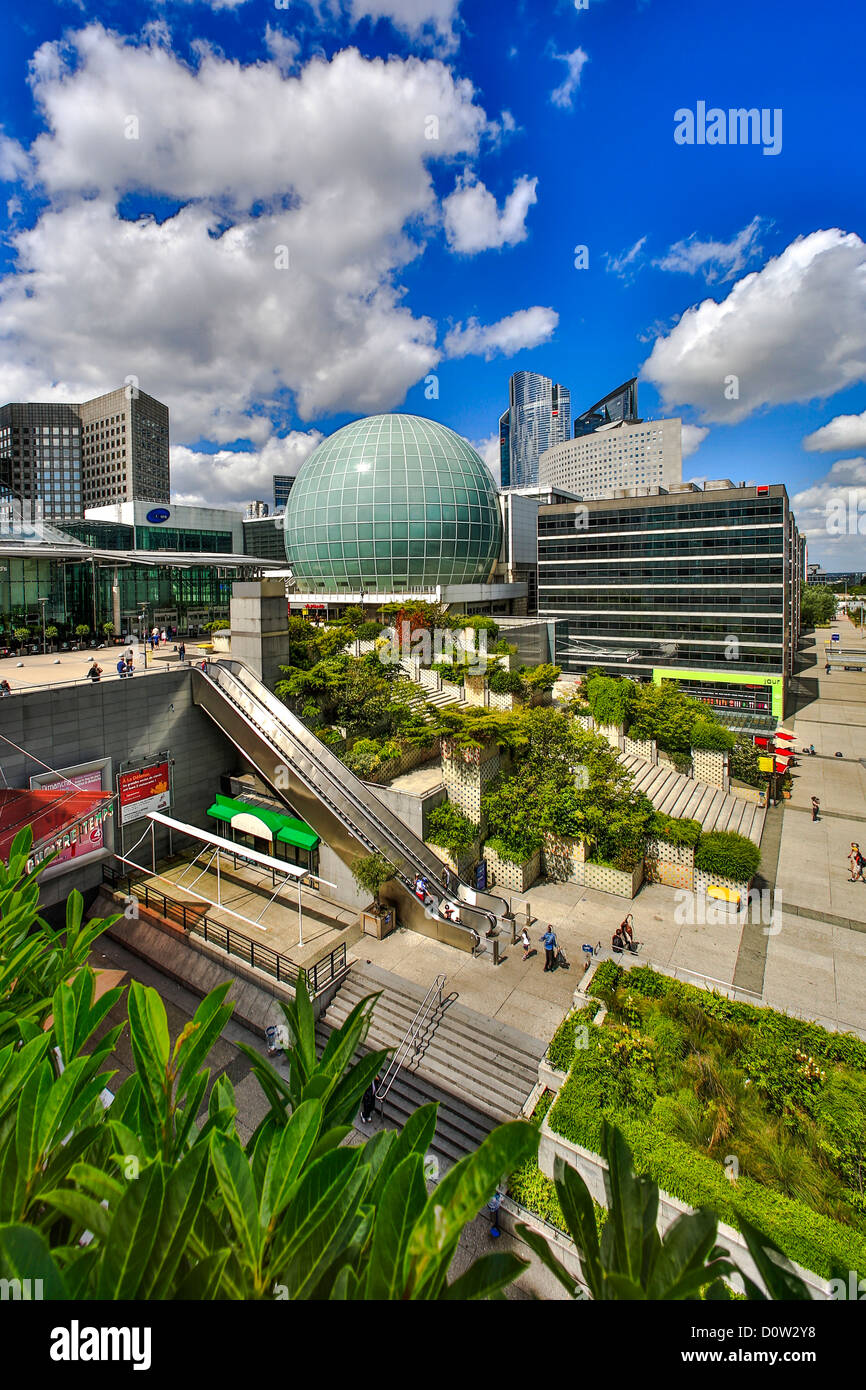 Frankreich, Europa, Reisen, Paris, Stadt, La Défense, Square, Architektur, groß, Gebäude, Verteidigung, Glas, grün, neu, rund, Skylin Stockfoto