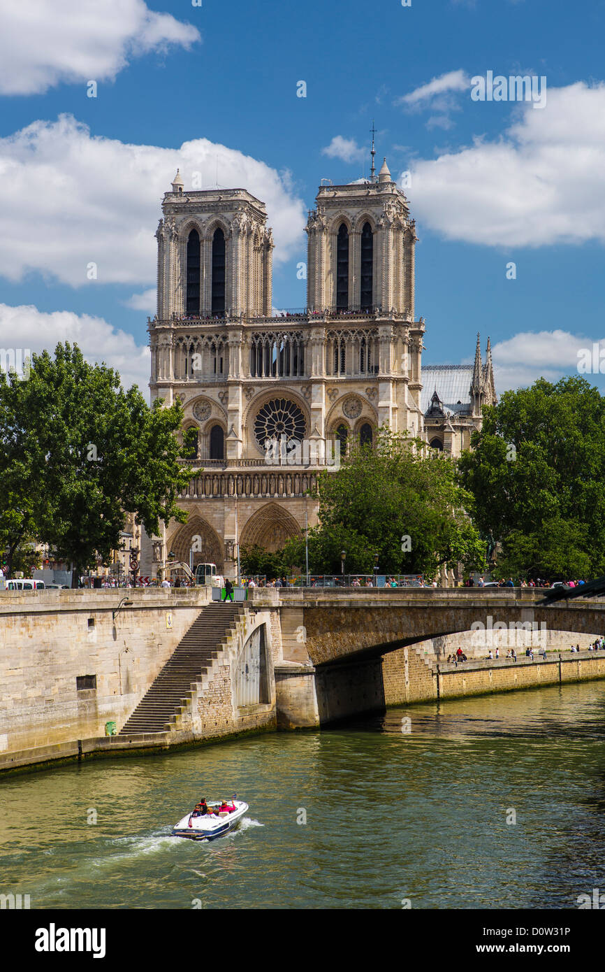 Frankreich, Europa, Reisen, Paris, Stadt, Notre Dame, Kathedrale, Seine, Fluss, Architektur, Boot, Skyline, Tourismus, Unesco, zu Fuß Stockfoto