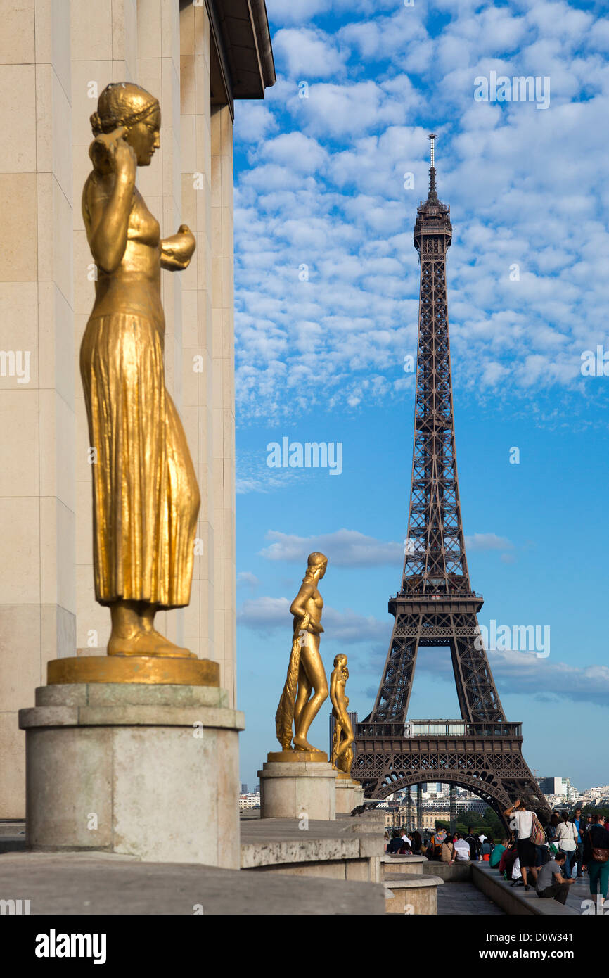 Frankreich Europa Reisen Paris Stadt Eiffel Tower Trocadero Architektur Kunstgebäude Eiffel Skyline von monumentalen Statuen Stockfoto