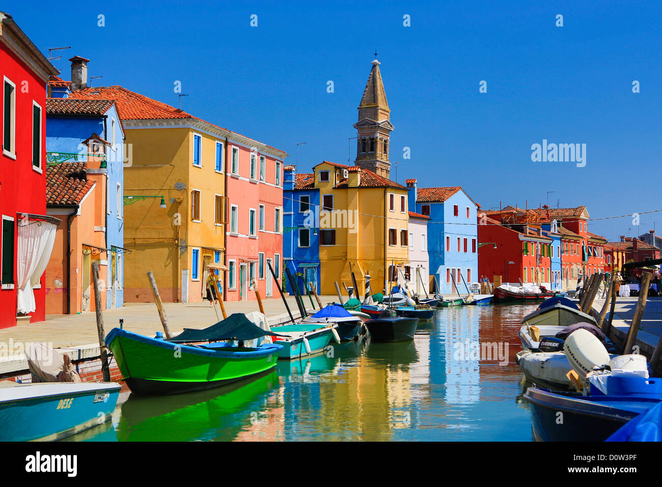 Italien, Europa, Reisen, Architektur, Boote, Burano, Kanal, bunt, Farben, Tourismus, Venedig Stockfoto