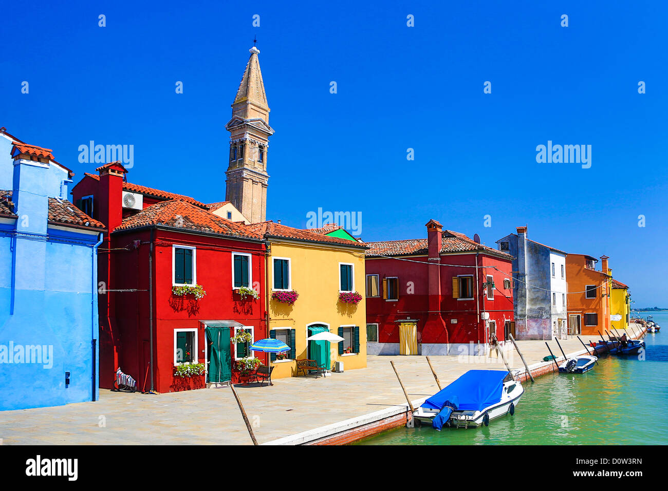 Italien, Europa, Reisen, Burano, Architektur, bunt, Farben, Tourismus, Venedig, Turm Stockfoto