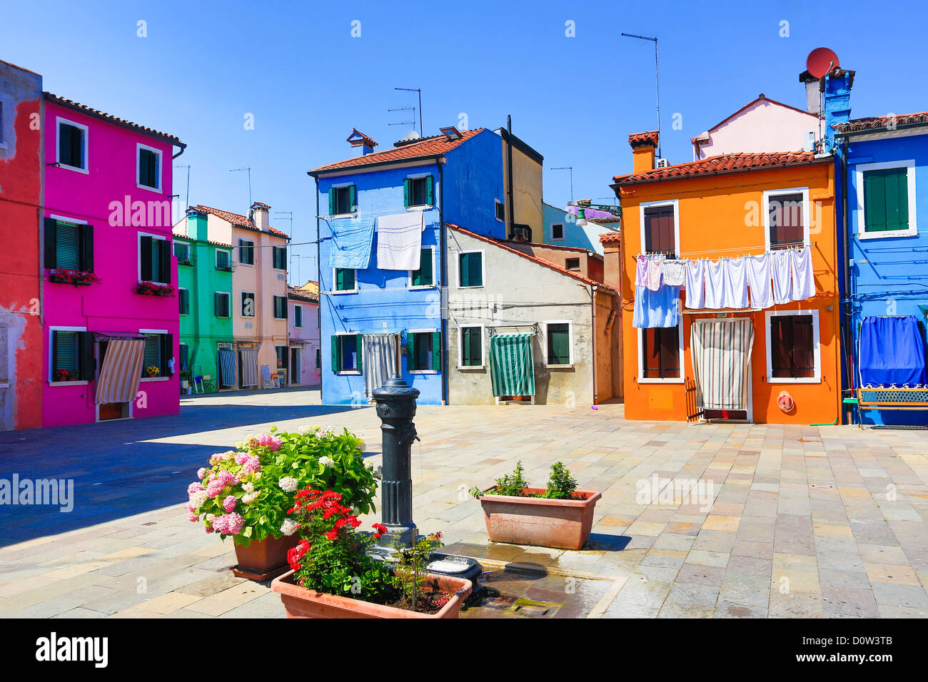 Italien, Europa, Reisen, Burano, Architektur, bunt, Farben, Tourismus, Venedig, Brunnen Stockfoto