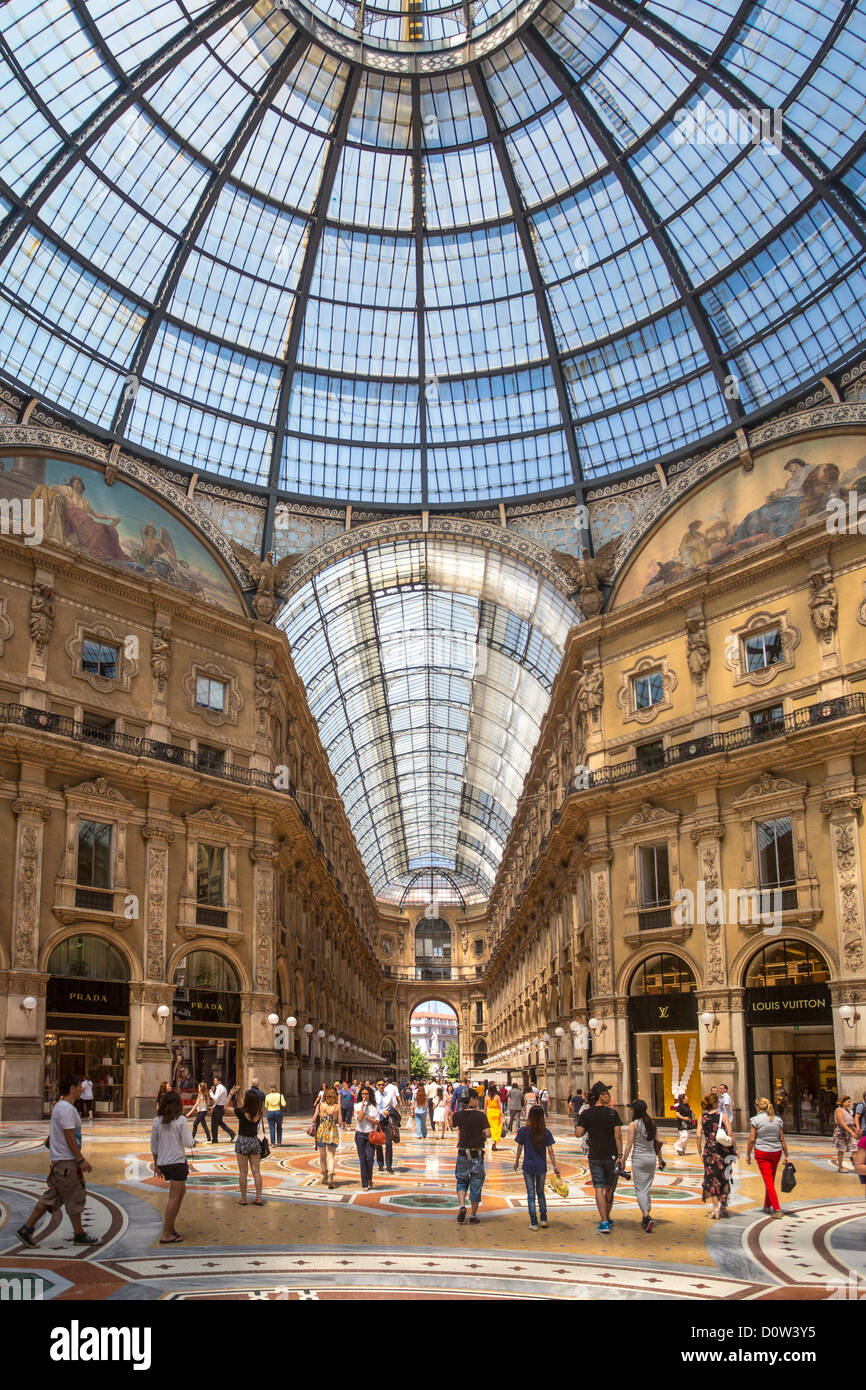 Italien Europa Reisen Milano Mailand Vittorio Emanuele Galleria Architektur Zentrum Stadt downtown Galerie Glasmosaik Stockfoto