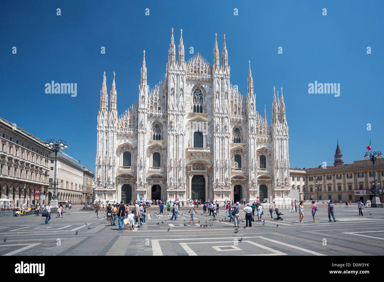 Italien, Europa, Reisen, Milano, Mailand, Duomo, Kathedrale, Architektur, Innenstadt, Innenstadt, Dom, Kirche, quadratisch, monumental, Himmel Stockfoto