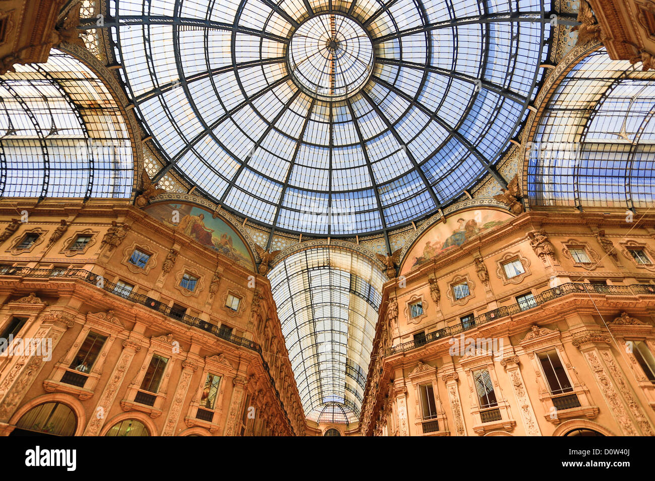 Italien Europa Reisen Milano Mailand Stadt Vittorio Emanuele Galleria Architektur Zentrum Spalten Innenstadt Galerie Tor Stockfoto
