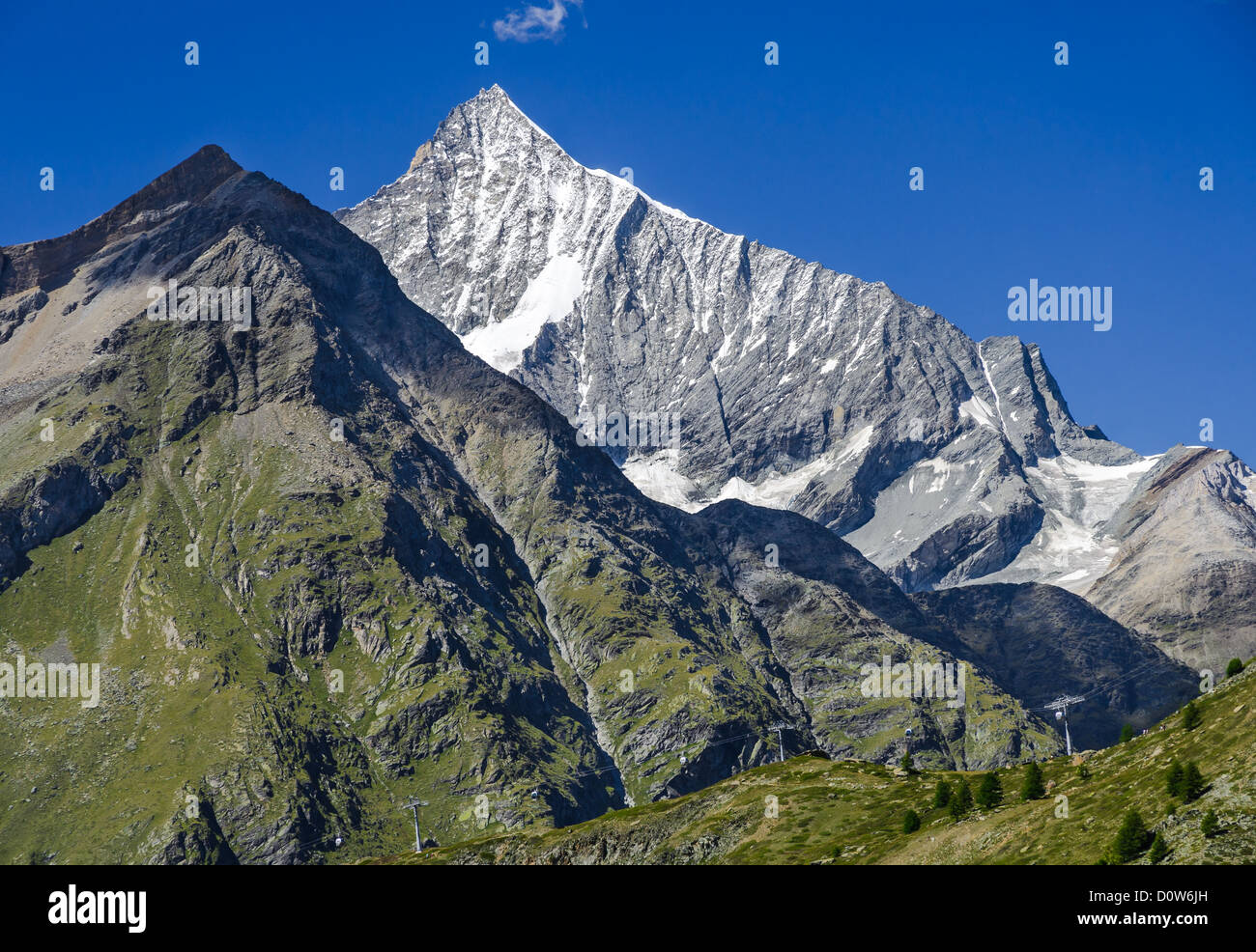 Walliser Alpen sind hohe Berge in der Nähe von Zermatt, an der Grenze zwischen der Schweiz und Italien. Stockfoto