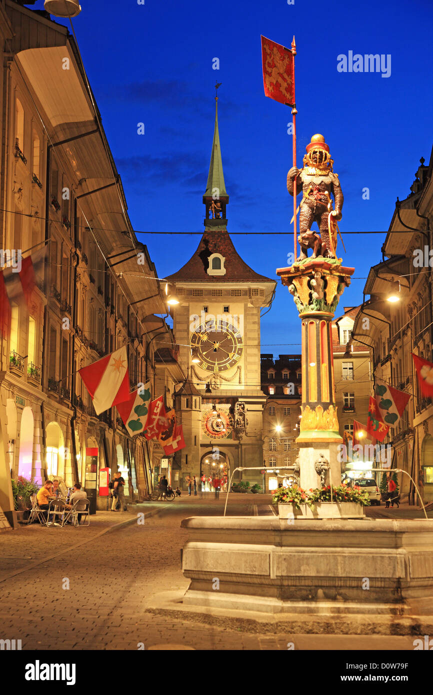 Schweiz, Kanton Bern, Bern, Kramgasse, Käfigturm in der Nacht Stockfoto