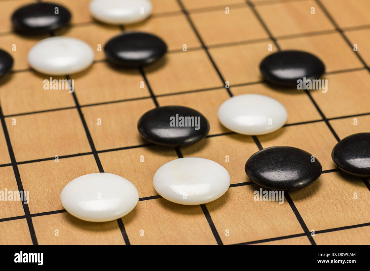 Detailansicht von Steinen auf einem Go-Brett Stockfoto