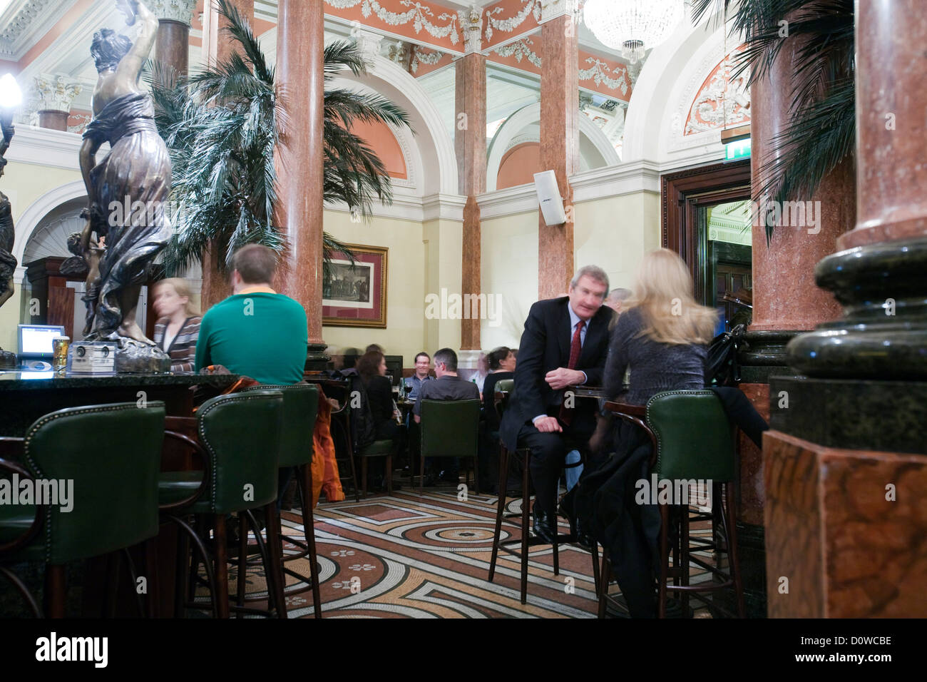 Dublin, Irland, Gäste im Pub The Bank Stockfoto