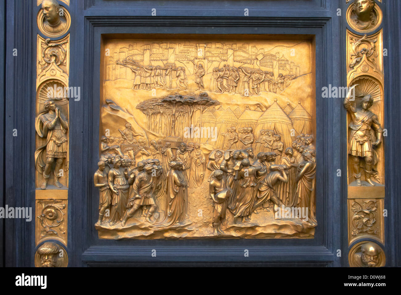 Reliefs der vergoldeter Bronze mittelalterliche Tür des Baptisteriums von Florenz, Battistero di San Giovanni Stockfoto