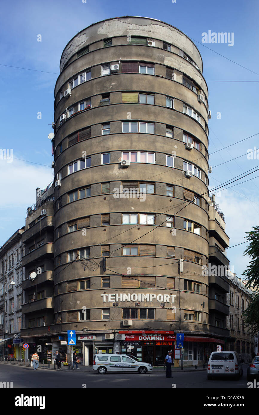 Bukarest, Rumänien, zylindrisches Gebäude mit der Aufschrift Tehnoimport Stockfoto