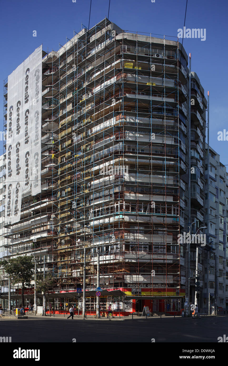 Bukarest, Rumänien, Gerüste für die Renovierung arbeitest du für ein Wohngebäude Stockfoto