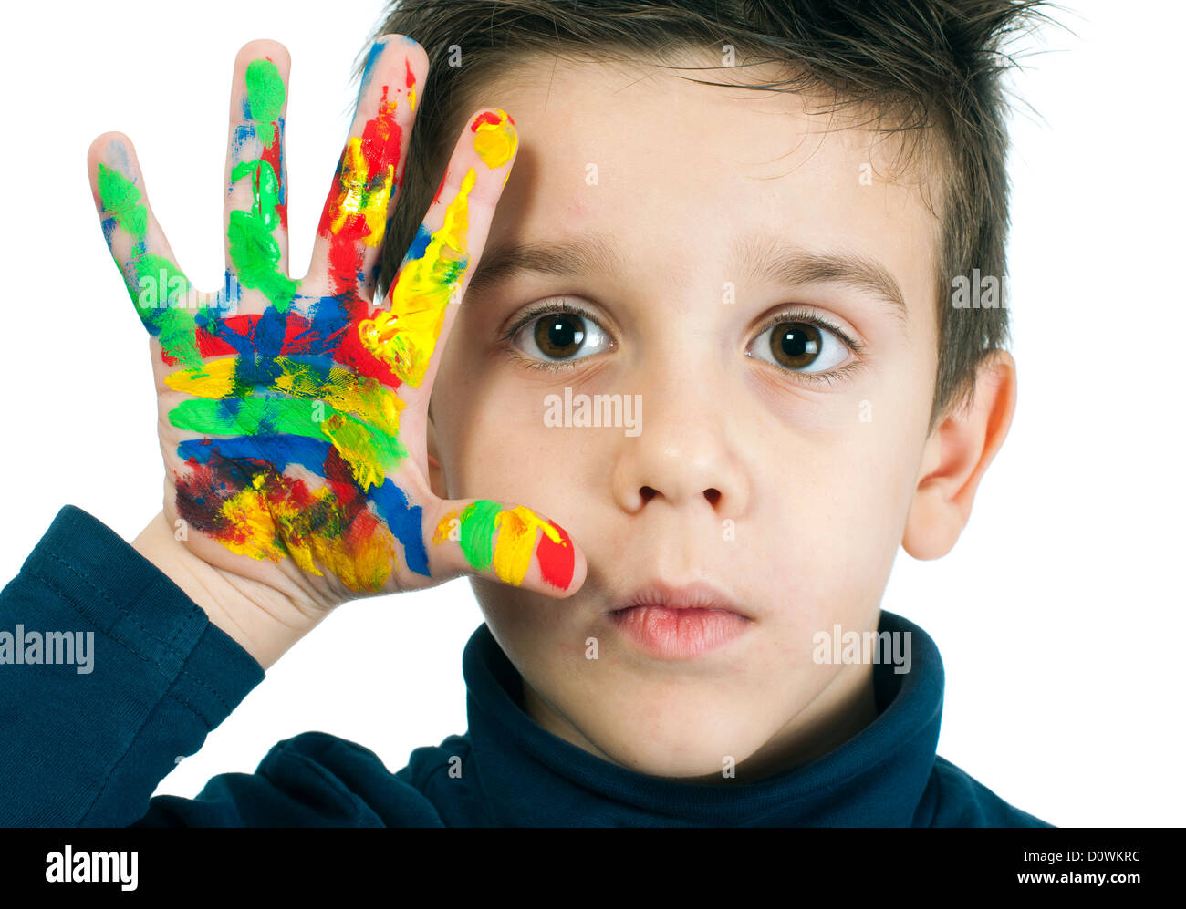 Junge Hand bemalt mit bunter Farbe. Weiße islated Stockfoto