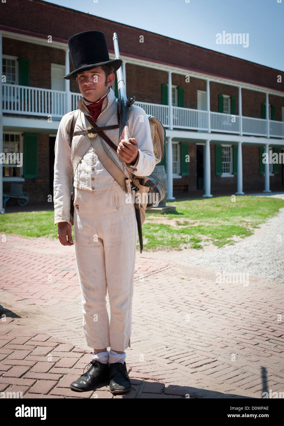 "Soldat" im kolonialen Kleid, Fort McHenry, Baltimore Stockfoto