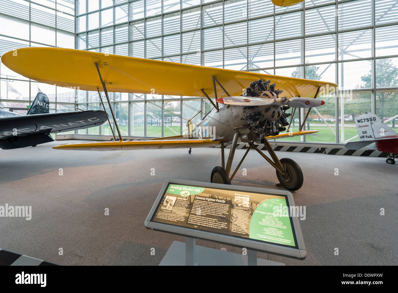 Ein Kampfflugzeug der 1928 Boeing P12/Modell 100, die große Galerie, Museum of Flight, Seattle, Washington, USA Stockfoto